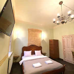 https://apartments-on-vul-valova-21-16.hotelslviv.net